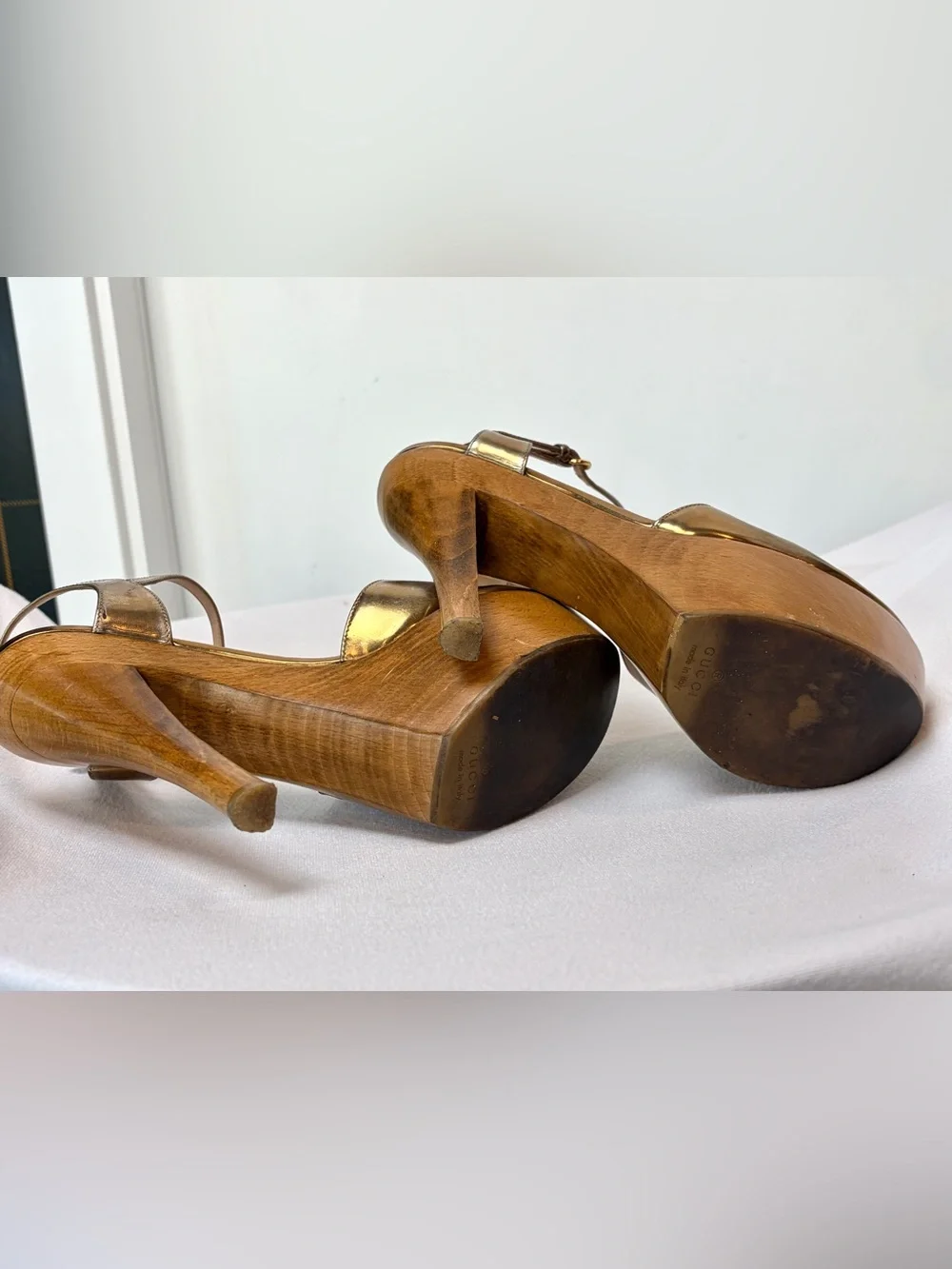 Gucci VTG Metallic Gold Platform Buckle Sandals, wooden heels, 6.5, some scuffs